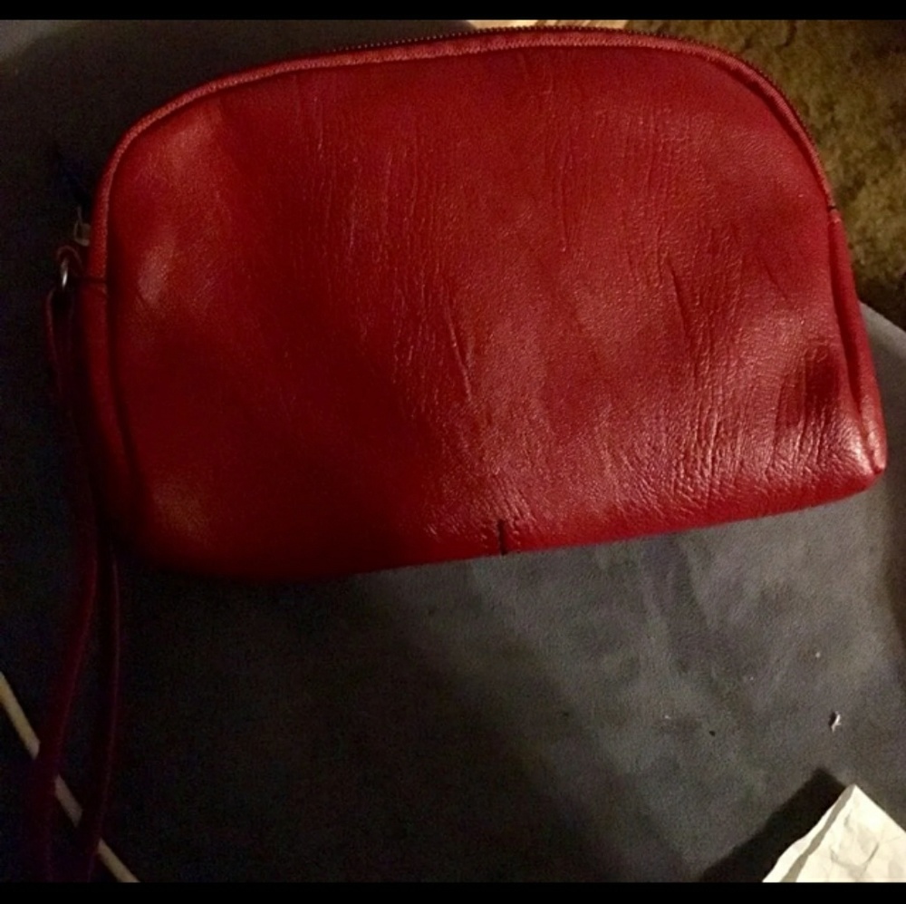 Red wristlet - Picture 4 of 5